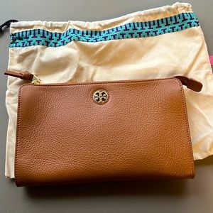 Tory Burch tan leather wallet clutch with removable leather strap